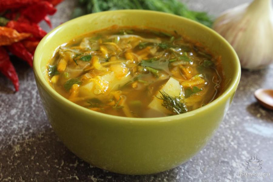 Постные щи из квашеной капусты с овощной зажаркой