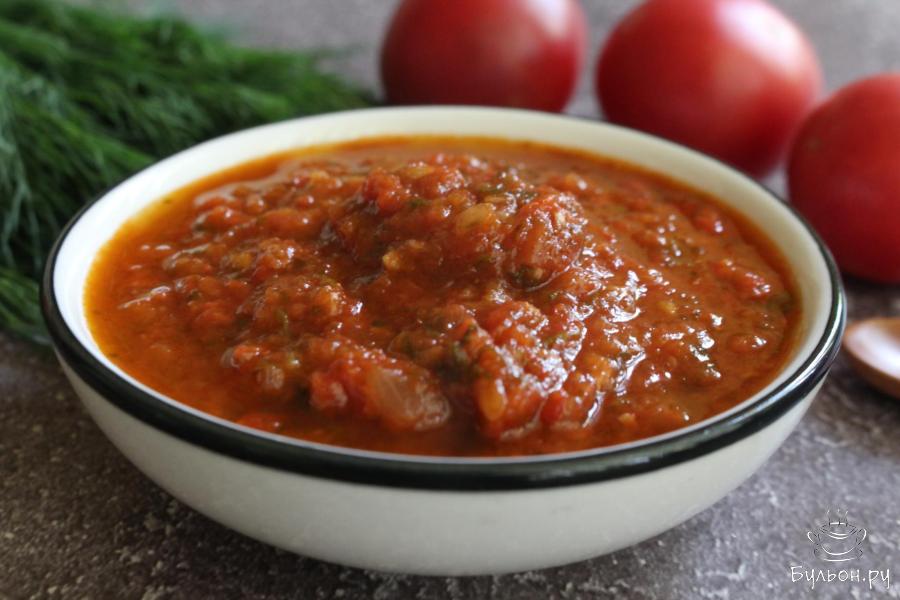 Томатный соус с луком и зеленью для домашней пиццы