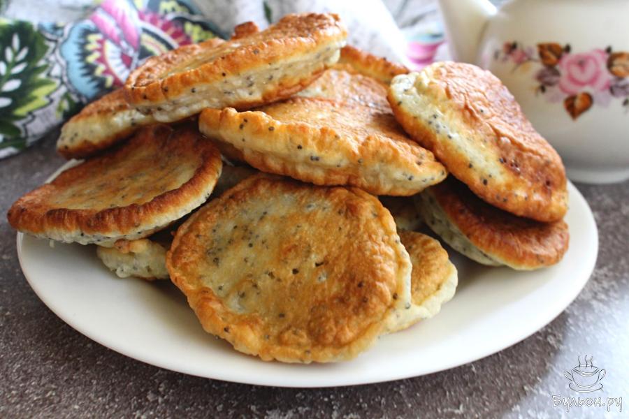 Сладкие оладьи на молоке с маком