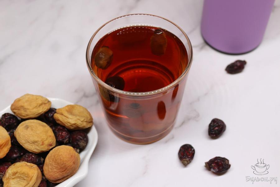 Напиток из шиповника и урюка