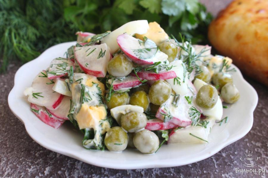Салат из редиски с яйцом и зеленым горошком