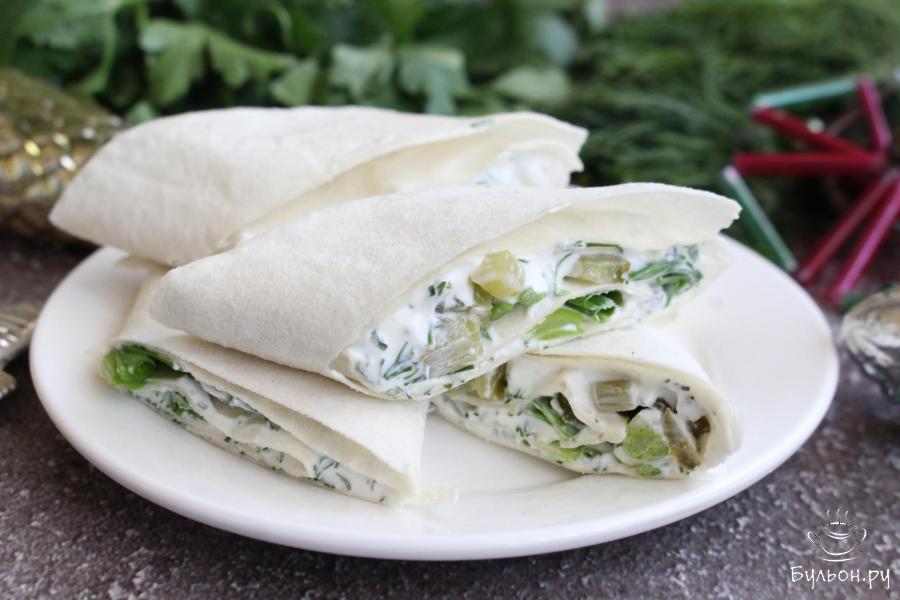Рулет из лаваша с творожным сыром и зеленью