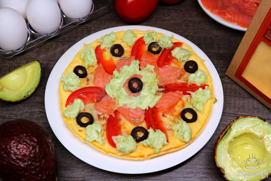 Пицца из яиц с лососем