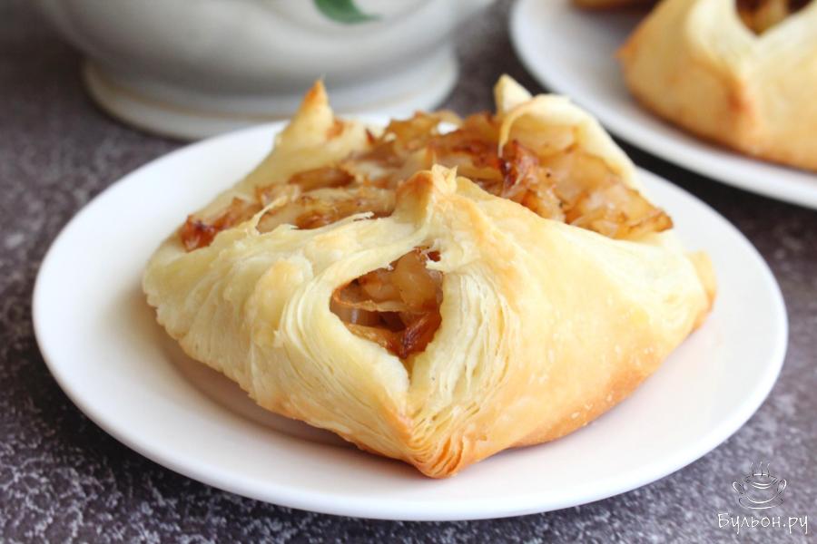 Слойки из готового теста с жареной капустой
